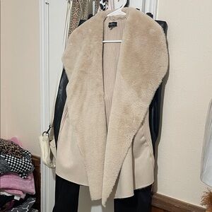Luxurious Cream Women's Cape with Faux Fur Trim